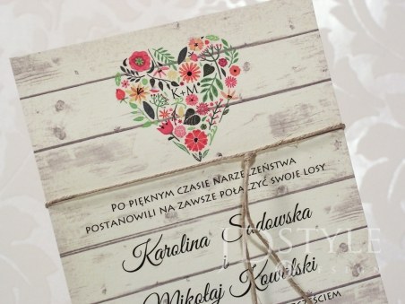 Zaproszenia ślubne Vintage z kwiatami w kształcie serca i sznurkiem dekoracyjnym VI-39, na zdjęciu papier ecru