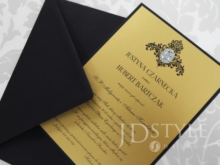 Zaproszenia ślubne złote z piękną biżuterią i czarną kopertą GL-08