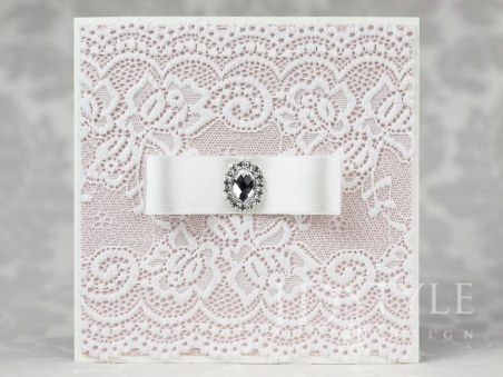 Zaproszenia ślubne z koronką i biżuterią kolor nude rękodzieło GL-13