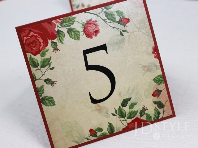 Rustykalny plan stołów na wesele z motywem czerwonych róż VI-54-PS