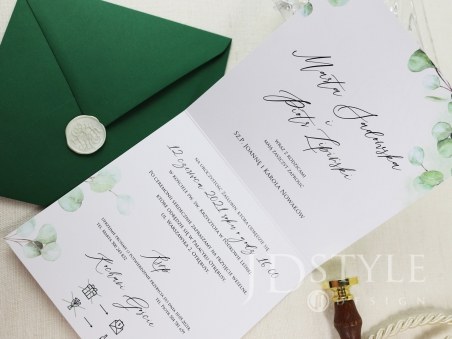 Zaproszenia ślubne weselne eukaliptus FL-72, na zdjęciu koperta zielona zamykana w szpic.