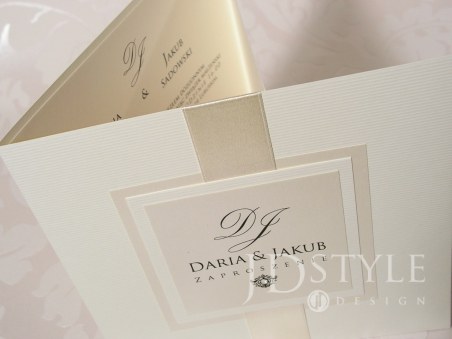 Eleganckie, tradycyjne zaproszenie Royal na perłowym papierze z klasyczną wstążką i możliwością personalizacji