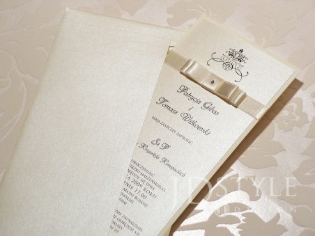 Zaproszenia ślubne perłowe jednokartkowe białe lub ecru kokardka GL-05, pięknie prezentują się z kopertą perłową