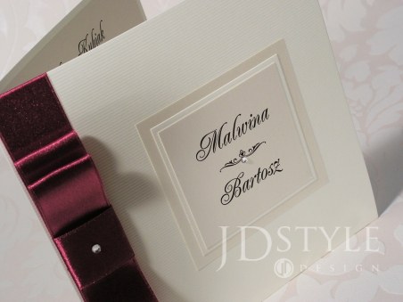 Ekskluzywne zaproszenia ślubne kokarda Prestige PR-05, na zdjęciu papier ecru, tasiemka bordowa