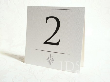 Plan stołów VI-02-PS, na zdjęciu papier naturalny biały, grafika w kolorze szaro-srebrny
